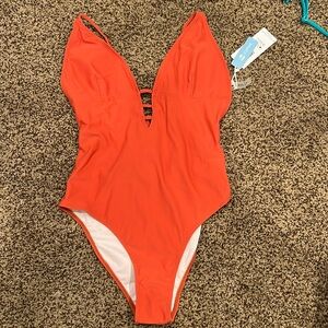 CUPSHE 1 piece bathing suit, medium, never worn, new w tags